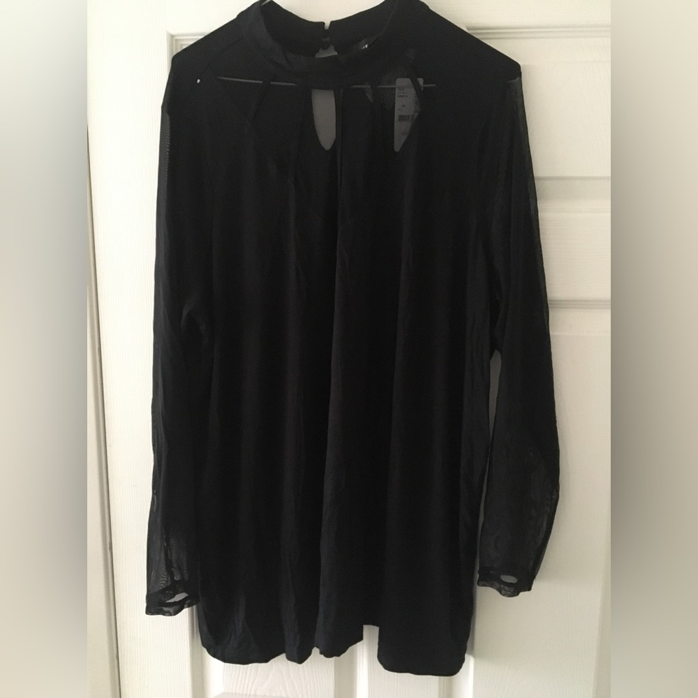 Sz 2X long sleeve top with mesh insert
